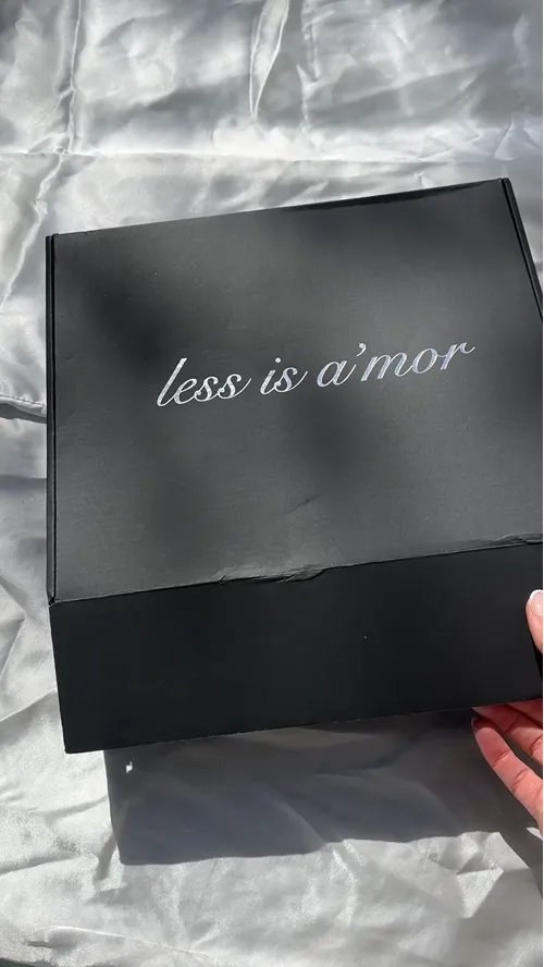 Less is Amor